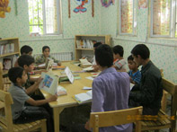كلاس قصه‌گویی آخرين خورشيد در کتابخانه‌های عمومی مهریز برگزار شد+عکس خبری