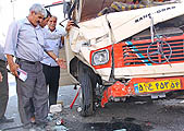 یزد ساعاتی قبل:تصادف مینی بوس با اتوبوس در بلوار خضرآباد مسافران مینی بوس را راهی بیمارستان کرد + تصاویر 