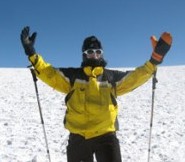 کوهنورد اشکذری به آراگاتس ارمنستان صعود کرد
