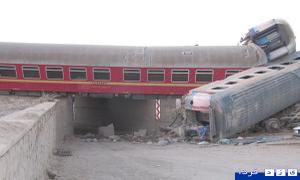 گزارش تصویری  از محل واژگونی قطار زاهادان تهران در پل نظر آباد یزد ساعاتی بعد از حادثه و صبح امروز 