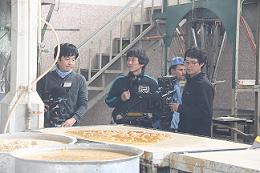مستند سازان کره جنوبی شیرینی و نان  سنتی یزد  را به تصوير كشيدند 