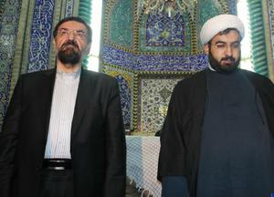 تصاویری از حضور محسن رضایی کاندیدای احتمالی ریاست جمهوری در مسجد حظیره