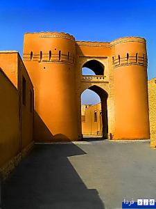 عقدا دروازه ورودي غرب استان يزد+تصاویری زیبا از عقدا
