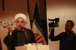 گزارش تصویری :سفر دکتر حسن روحانی  به یزد (4)-  روحاني در جمع دانشجويان دانشگاه آزاد یزد: انتخابات بايد مهر باطل بر خرافات بزند 
