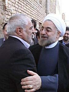 گزارش تصویری :سفر دکتر حسن روحانی  به یزد (13)-دیدار با خانواده شهیدان حاجی صفری