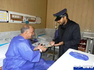 گزارش تصویری : عیادت خادمین آستان امامزاده سید جعفرمحمد از بیماران بیمارستان موقوفه خیریه گودرز+عکس