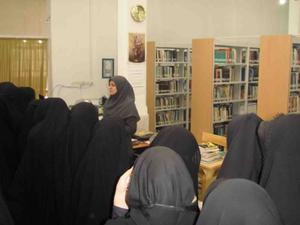 مدارس اطراف کتابخانه مجتمع فرهنگی هنری ابرکوه در هفته کتاب و کتابخوانی میهمان کتابخانه شدند