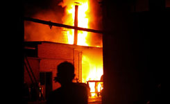 آتش سوزی در کارخانه رنگ و تکمیل پارچه یزد