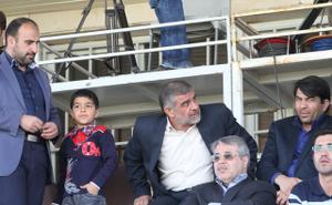 گزارش تصویری:حاشیه ها و رقابت تیمهای فوتبال یزد لوله و گچساران با حضور جوکار نماینده یزد و اشکذر