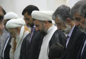 گزارش تصویری:نماز جمعه یزد با حضور دکتر حداد عادل 