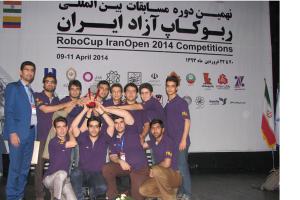 در نهمین دوره مسابقات صورت گرفت: کسب مقام نایب قهرمانی تیم رباتیک دانشگاه آزاد اسلامی یزد در مسابقات بین المللی روبوکاپ آزاد ایران 2014 