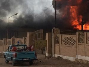 گزارش تصویری آتش سوزی مهیب در شهرک صنعتی زارچ
