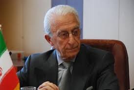  پروفسور سمیعی بر بالین آیت الله مهدوی‌کنی