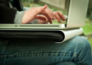 از قراردادن لب تاب بر روز پاهایتان خودداری کنید