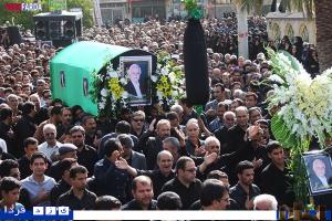 تشیع پیکرهای جانباختگان سانحه هوایی تهران-طبس؛پیکر سردار سازندگی مهندس شکیبی بر روی دستان مردم طبس تشیع شد(خبر1)(2نظر)