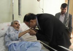 بازدید دکتر محمد رضا امینی از خانواده شهدا در شهرستان مهریز