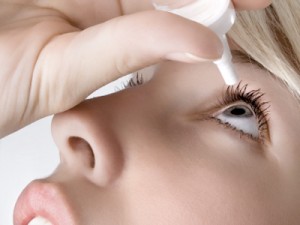 بایدها و نبایدهای استفاده از قطره چشم 