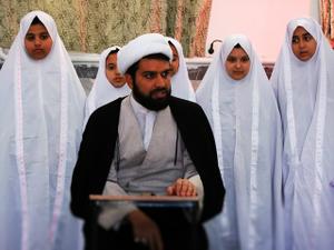 بازدید دانش آموزان دبستان دخترانه سما از مسجد جامع طبس/سمایی ها اولین نماز خود را به جماعت خواندن