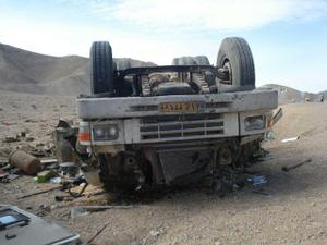 واژگونی یک دستگاه تریلرFHدر جاده ی ابرکوه به شیراز+گزارش تصویری