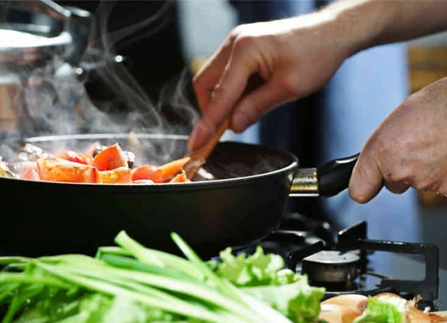 این ۵ ماده غذایی را نباید در ماهیتابه چدنی بپزید