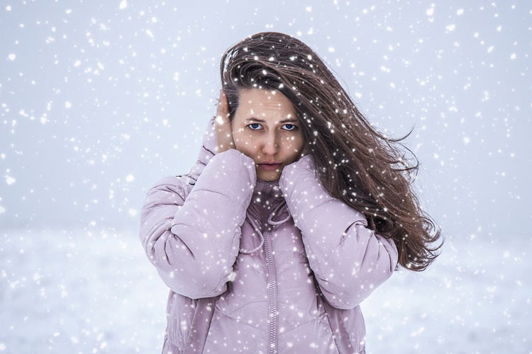 چرا در هوای سرد دچار خشکی و درد مفاصل می‌شویم؟