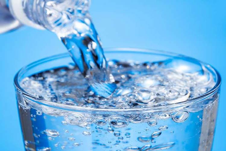 آیا مصرف آب گازدار برای سلامتی انسان مضر است؟