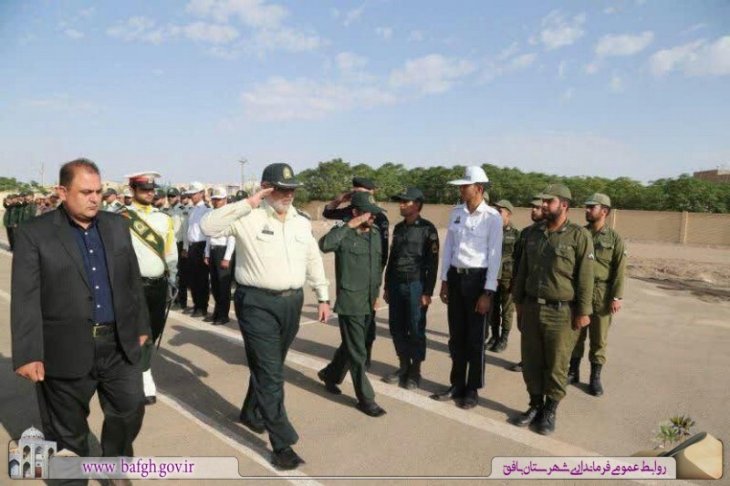 صبحگاه مشترک نیروهای نظامی و انتظامی بافق برگزار شد + تصاویر