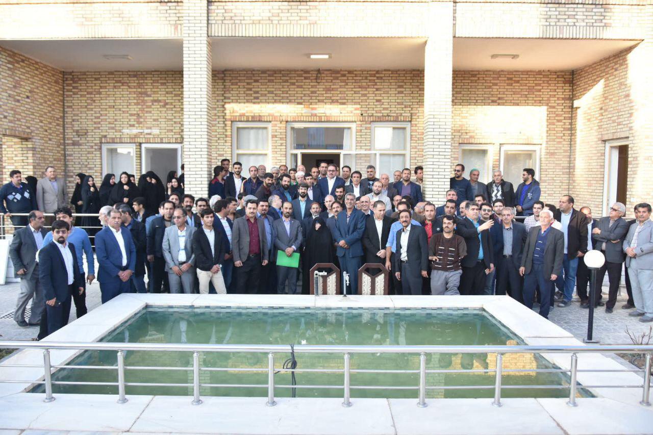 تابش نماینده مادام العمر اردکان ثبت نام کرد 