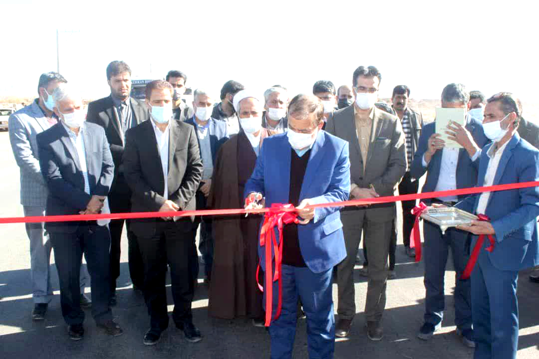 بهره برداری از 70 پروژه عمرانی ،  صنعتی و گازرسانی در بهاباد آغاز شد 