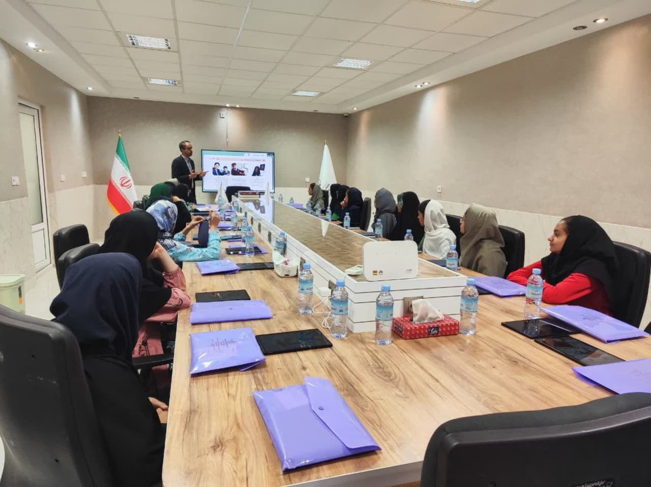 دانش آموزان یزدی با سواد مالی و بازار سرمایه آشنا شدند
