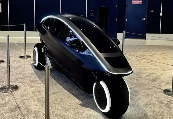 ببینید| این خودروی تک‌سرنشین با راننده حرف می زند!