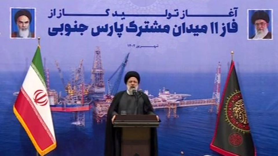 سید ابراهیم رئیسی، رئیس جمهور در دیدار با مردم عسلویه؛ وزارت نفت جایی برای مستشاران خارجی ندارد