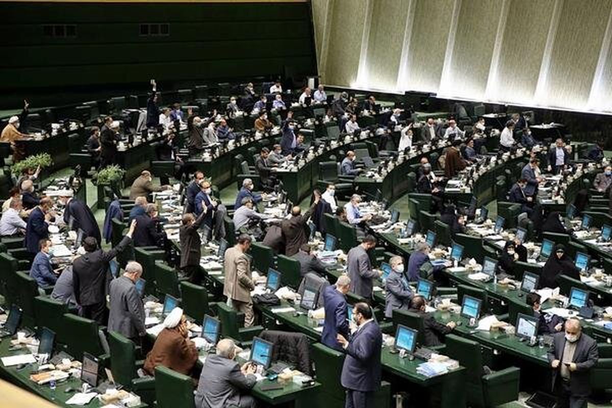 نماینده مهاباد: رئیسی و وزیر کشور باید پاسخگو باشند و پیگیری کنند چه کسی تیر جنگی به مردم شلیک کرده است/ جوکار: ‌فتنه برپا نکنیم