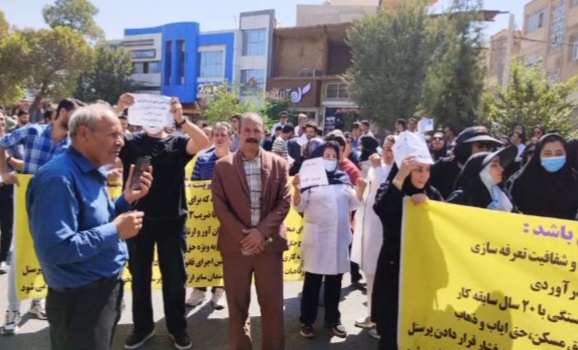 فیلم| اعتراض پرستاران به وضعیت موجود